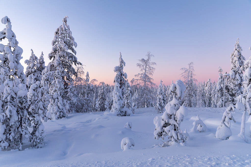 Coastal Cliffs - Ancient rock formations. Photo by Marcio Parente